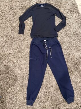 FIGS Navy scrub set